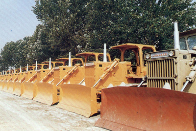 产品整装待发。自1984年对销售实行了承包责任制，调动了职工的积极性，增强了责任感，从而改变了过去等、靠、要的被动局面。