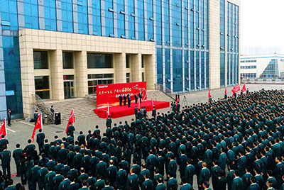 cq9电子股份公司“大干一百天 产销过4000”劳动竞赛在公司总部大楼前隆重召开