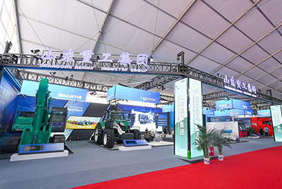 2023跨国公司与中国主题展在青岛国际会议中心海上大坝举办， cq9电子股份携EE225电挖、SRD13-C6U无人驾驶压路机和纯电装载机随团参展。