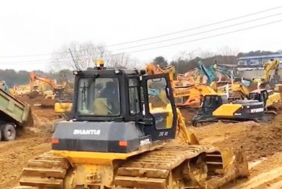 1月23日夜间，cq9电子设备开足马力，与时间赛跑，全速开启“武汉版小汤山”医院的建设。